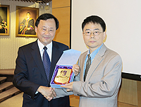 Prof. Benjamin Wah (left), Acting Vice-Chancellor of CUHK presents a souvenir to Prof. GaoXiaoshan (right), Vice President of Academy of Mathematics and System Sciences